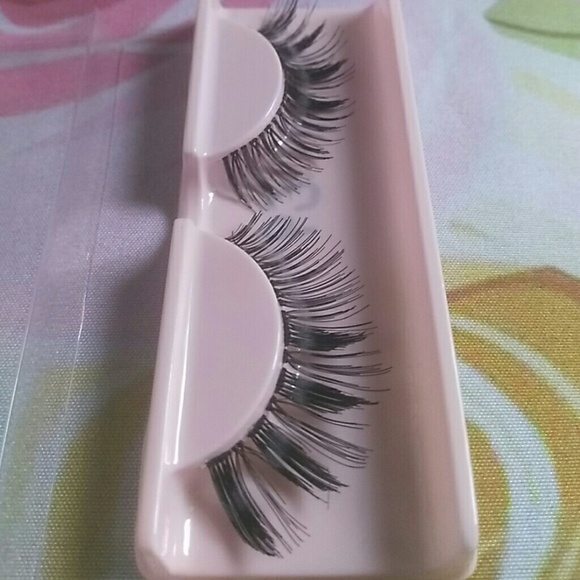 *OUT OF STOCK* C9 Lashout Lashes By Lash Levels - Picture 4 of 5